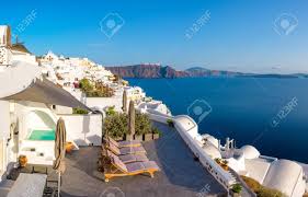 Ferienwohnungen in einer anlage in griechenland. Schones Santorini In Griechenland Weisse Wohnungen Fur Touristen In Oia Dorf Panoramisches Bild Lizenzfreie Fotos Bilder Und Stock Fotografie Image 72559685