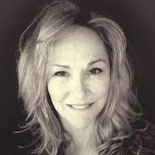 Karen Pacini's Instagram, Twitter & Facebook