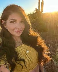 Yolanda Mouton's Instagram, Twitter & Facebook