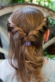 Diese hairstyles mit scrunchies sorgen für den. Frisur Erstkommunion