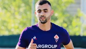Rachid ghezzal)‏(مواليد 9 مايو 1992)، هو لاعب كرة قدم جزائري يلعب في مركز الجناح مع نادي فيورنتينا الإيطالي مُعارًا من ليستر سيتي الإنجليزي ومنتخب الجزائر. Ø§Ù„Ø¬Ø²Ø§Ø¦Ø±ÙŠ ØºØ²Ø§Ù„ ÙŠØªØ³Ù„Ø­ Ø¨Ø®Ø¨Ø±Ø© Ø´Ù‚ÙŠÙ‚Ù‡ ÙˆØ±Ù‚Ù… Ø§Ù„Ø­Ø¸ ÙÙŠ ÙÙŠÙˆØ±Ù†ØªÙŠÙ†Ø§