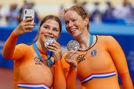Kirsten wild komt vrijdag en zondag in actie in tokio. Kirsten Wild Uit Zwolle Draagt Vlag Op Sluitingsceremonie In Minsk Sport Destentor Nl