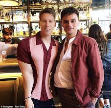 Jun 14, 2019 · tom daley (left) with husband dustin lance black in december 2018. Tom Daley 26 And Husband Dustin Lance Black 46 Share Photos To Mark Eighth Anniversary Aktuelle Boulevard Nachrichten Und Fotogalerien Zu Stars Sternchen