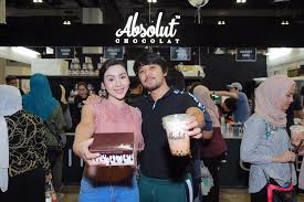Watch nadiyah shahab movies and shows for free on zoechip. Sunshine Kelly Beauty Fashion Lifestyle Travel Fitness Absolut Chocolat Cake 13 000 Boxes Sold In 3 Days