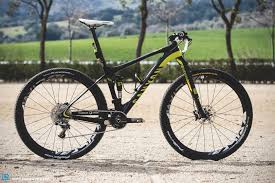 Pro Bike Check Alban Lakatas Canyon Lux Cf Enduro Mountainbike Magazine Mountainbiken Frauen Mountainbike Weltmeister
