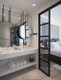 Maximise space in your small master bedroom with these 14 creative bedroom design ideas. Fantastische Glastur Zum Badezimmer Zu Gunsten Von Mehr Helligkeit Im Umkleide Open Concept Bathroom Open Bathroom Concept Master Bedrooms Decor