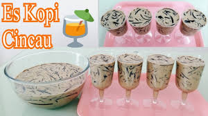 Dapur sherly kali ini akan share resep es cincau sususemoga video ini dapat memberikan ide dan inspirasi dalam memasak.#resepescincaususu #resepescincau #esc. Es Cincau Resep Es Cincau Serut Kopi Susu Paling Seger Dan Enak Mudah Cepat Saji Cuma 5 Menit Youtube