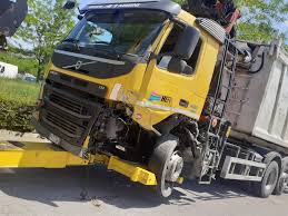 Incidente a1 bologna oggi, morte tre donne cronaca ilre. Bologna Frontale Sulla Statale 64 Morto Un Trentenne Illeso L Altro Autista Corrieredibologna It
