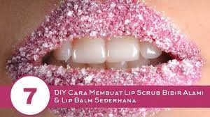 Campur bubuk kunyi dengan sedikit susu lalu aduk hingga pekat seperti tekstur pasta, basahi bibir kamu dengan air 7 Diy Cara Membuat Lip Scrub Bibir Alami Lip Balm Sederhana