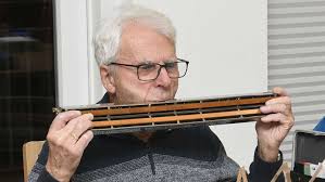 Halber Meter Mundharmonika: Spielen seit 40 Jahren extreme Instrumente