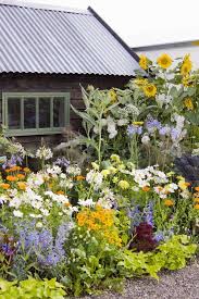 9 Impressive Cottage Gardens What Defines Cottage Cottage Garden Design Cottage Garden English Cottage Garden