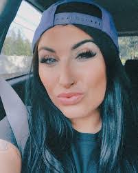 Heather Rufo's Instagram, Twitter & Facebook