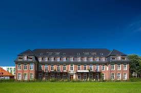 Die wohnung verfugt uber 2 zimmer, ein vollbad und einer einbaukuche und einem. Quartier 21 Hamburg Team