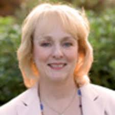 Finance Leader Donna Winn '76 to Speak at Holy Cross