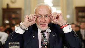 Usaf col, korean war vet; La Batalla Judicial Del Legendario Astronauta Buzz Aldrin Contra Dos De Sus Hijos A Los Que Acusa De Robarle Su Dinero Bbc News Mundo
