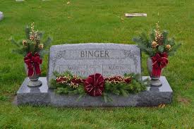 We Specialize In Custom Grave Decorations And Live And Artificial Wreaths And Home Decor We Also Cemetery Decorations Grave Decorations Gravesite Decorations