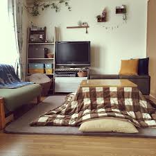 女性で 2ldkのコタツ こたつのある部屋 こたつ 茶色と緑色が好き お家モチーフ クリスマス雑貨 などについてのインテリア実例を紹介 インテリア こたつ インテリア インテリア 収納