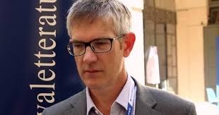 L'inglese John Foot a Bari racconta l'Italia: «Troppe leggi, pochi treni,  ma siete un grande Paese»