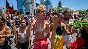 Indigenous australians are the aboriginal and torres strait islander peoples of australia, descended from groups that existed in australia and surrounding islands before british colonisation. German Museum Returns Indigenous Remains To Australia News Dw 09 04 2019