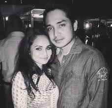 Malangnya, tidak banyak maklumat yang diperolehi tentang adiknya itu. Foto Izara Aishah Seksi Dalam Pilot Cafe Kerana Terpaksa