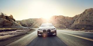 Der bmw i4 wird im sommer 2021 in seiner finalen form vorgestellt. Bmw Stellt Konzeptstudie Des I4 Vor Konkurrenz Zum Tesla 3 Ingenieur De