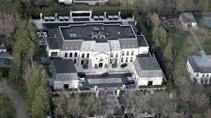 Jayne's cottages offers all the convenience of a vacation rental service. Woman Arrested Outside Drake S Mansion Cp24 Com