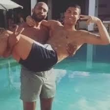 Badr hari et la police. Fotos A Amizade De Cristiano Ronaldo Com O Lutador Badr Hari 18 12 2015 Uol Esporte