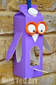 Sut Kutusundan Kus Evi Yapilisi Sut Kutusundan Kus Evi Yapimi Veya Meyve Suyu Kutusundan Kus Yemleme Evi Yapilisi Ile Ilgil Kus Evi Elisi Fikirleri Kids Crafts