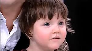 Flori, fetița crescută cu pufuleți și ceai și-a aflat povestea. Cum arată  acum, la 12 ani: A început să plângă când s-a văzut. A trebuit să îi  spunem...