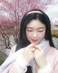 Con gái Quyền Linh khoe nhan sắc gây thương nhớ trong vườn hoa đào