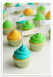 I knew vanilla cupcakes with vanilla buttercream frosting would be my foodie contribution to the party. Baby Shower Cupcakes
