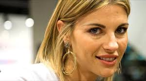 Former miss italy winner martina colombari has revealed bedroom antics with ac milan legend alessandro costacurta has had a big impact on her health. Martina Colombari Ospite A Domenica Live Si Racconta E Parla Del Figlio Super Guida Tv