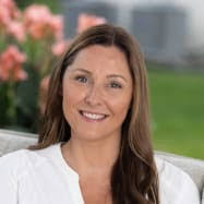 Lynn Staples's Instagram, Twitter & Facebook