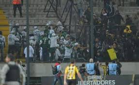 Pela libertadores, o palmeiras recebe esta noite o peñarol, no allianz parque, numa das partidas mais aguardadas do semestre. Riots Penarol Palmeiras 26 04 2017