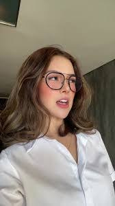 Mia Simms's Instagram, Twitter & Facebook