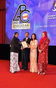 Umur 40 tahun) adalah seorang aktor dan penulis skenario malaysia. Photo Gallery Category Sesi 6 Image Sesi 6