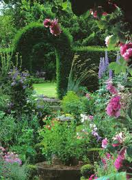 Rosa Ispahan Phlox Paniculata Clematis Eryngium Lilies Pinks Scabious Aconitum Delphinium Campanula And Roses Idees Jardin Beaux Jardins