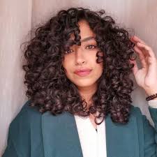 Frangia riccia e per estensione, capelli ricci con frangia, il trend 80/90 tornato alla grande nel 2020. Tagli Capelli Ricci Estate I Migliori Trend E Come Portarli