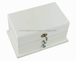 Chine Bijoux En Bois Blanc Satine Pour Terminer L Emballage Boite Cadeau Dossier De Stockage Acheter Matt Boite En Bois Sur Fr Made In China Com Etui cartonné blanc à personnaliser pour cartes à jouer. made in china com