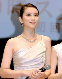 Takeiemi, born in nagoya, japan, is a japanese actress, model and singer.she married exile member takahiro on september 1, 2017.she. Takei Emi S Marriage Pregnancy Affecting Cms Casting In Rurouni Kenshin Fragile 2 Arama Japan