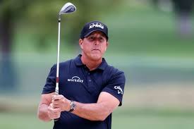 How did phil only get that high off the ground at the masters? Phil Mickelson Won T Reveal Weight Loss Amount I Feel Like A Chick Insidehook