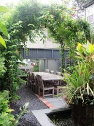 Garden Up Landscape Architect Mark Mckinnon Designed These Rebar Arches To Support Rangoon Creeper Jasmine And Wisteri Vertical Garden Outdoor Pergola Plants