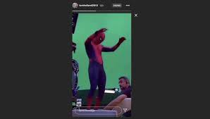 The cast and crew have been careful not to show or say anything about the production, but leaked set photos from atlanta filming (shared by twitter user @mattlovescinema) appear to have. Spider Man 3 Tom Holland Shares A Costume Photo But Something Is Wrong Cinemablend
