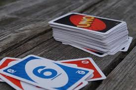 El mítico uno, el juego de cartas para varios jugadores que todo el mundo tiene en su casa. 23 Juegos Para Jugar Con Amigos Los Mas Divertidos