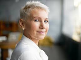 Fajne sposoby noszenia ombre, jeśli masz krótkie włosy. Krotkie Wlosy W Nowoczesnym Wydaniu Te Fryzury Sa Stylowe Wygodne I Odejma Ci Lat Moda I Trendy