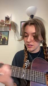 Caroline Carter's Instagram, Twitter & Facebook