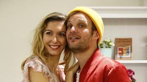 On 10 january 2013, bogi was announced as one of the thirty finalists for a dal 2013 with her hungarian language r&b song. Puskas Peti Es Dallos Bogi Elarulta Mi A Babaterv Es Milyen Naszutat Terveznek Blikk Ruzs