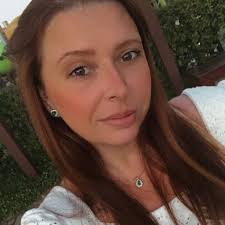 Vejo tv, qualquer filme ou série.