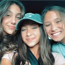 Happy birthday to the best little sister ever!! 💕🎉