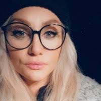 Iris Larsen's Instagram, Twitter & Facebook